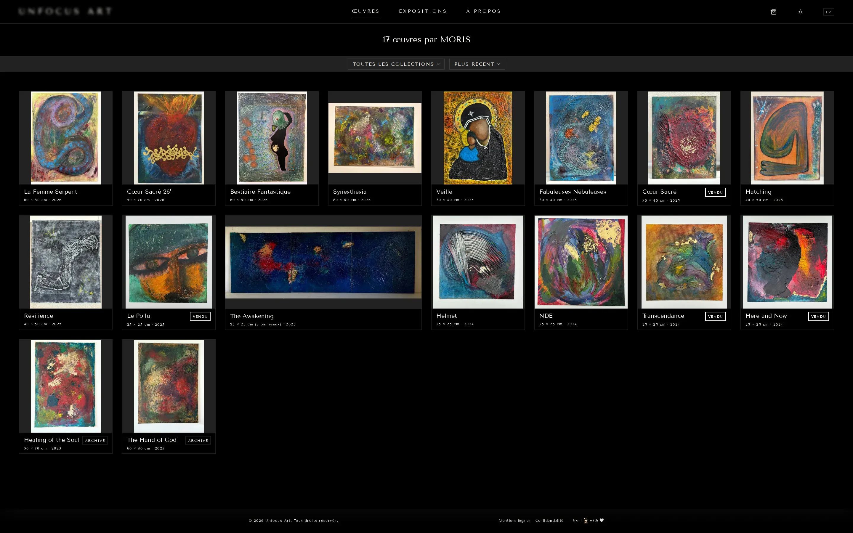 La page des œuvres d'unfocus.art sur fond noir : chaque cadre prend la proportion de sa toile, une panoramique en trois panneaux occupe une cellule large là où les portraits en occupent une étroite, et sous chaque œuvre figurent ses dimensions en centimètres et son année.